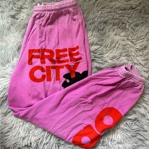 Free city let’s go OG sweatpants in pink gum